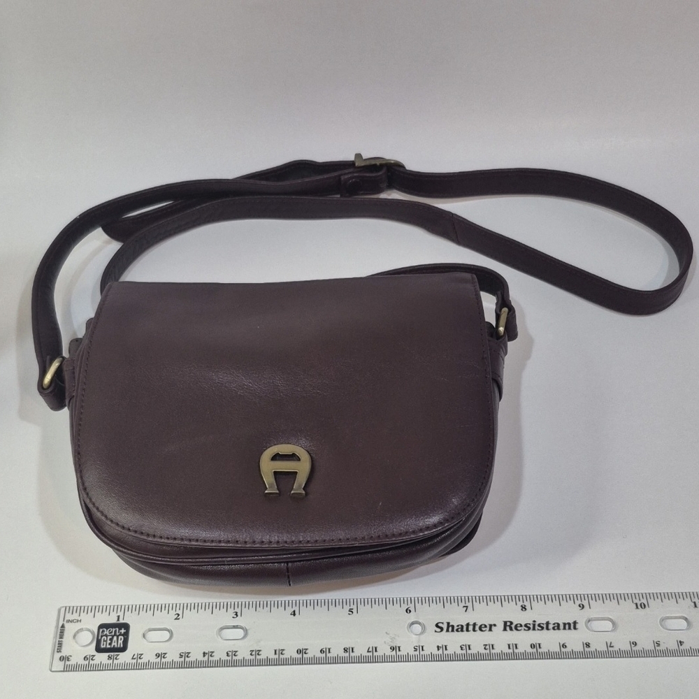 Elegant Burgandy Leather Crossbody Bag